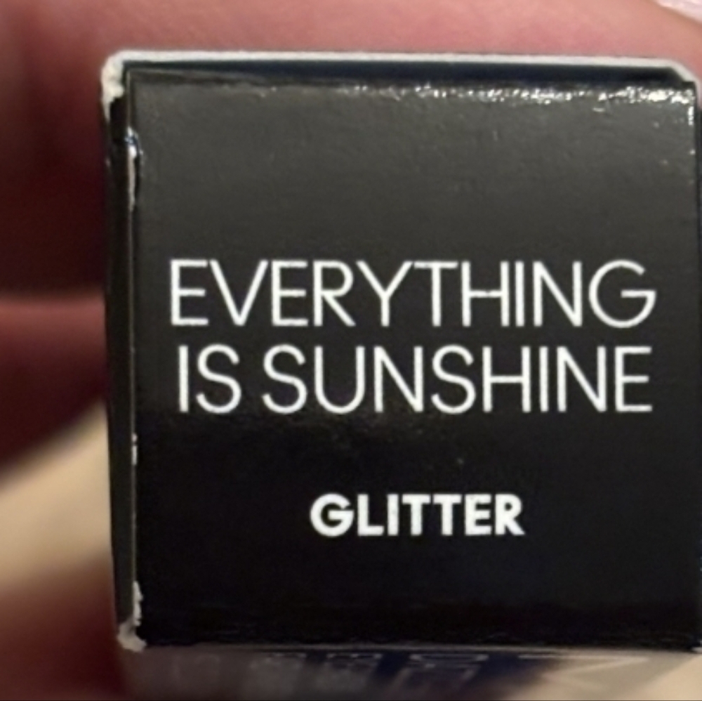 MAC Cosmetics Eyeshadow Dazzleshadow Liquid Eye Shadow Everything Is Sunshine. - Picture 5 of 6